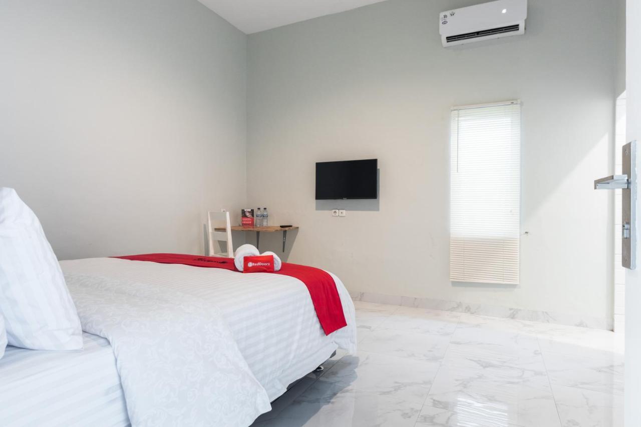 Reddoorz Plus Near Rs Usu Medan 2 Ngoại thất bức ảnh