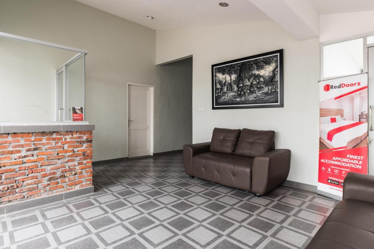 Reddoorz Plus Near Rs Usu Medan 2 Ngoại thất bức ảnh