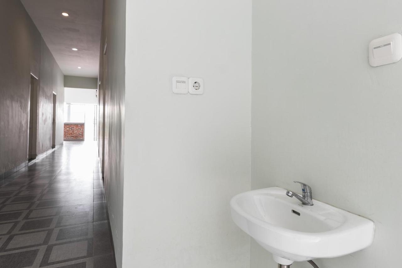 Reddoorz Plus Near Rs Usu Medan 2 Ngoại thất bức ảnh