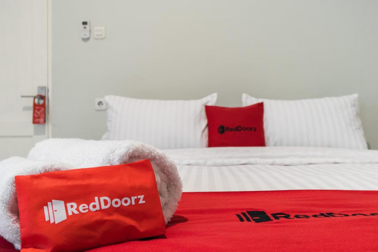 Reddoorz Plus Near Rs Usu Medan 2 Ngoại thất bức ảnh