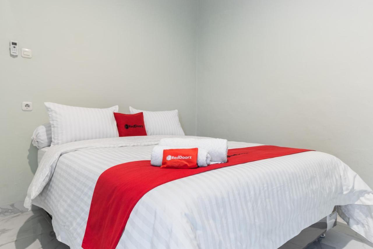 Reddoorz Plus Near Rs Usu Medan 2 Ngoại thất bức ảnh