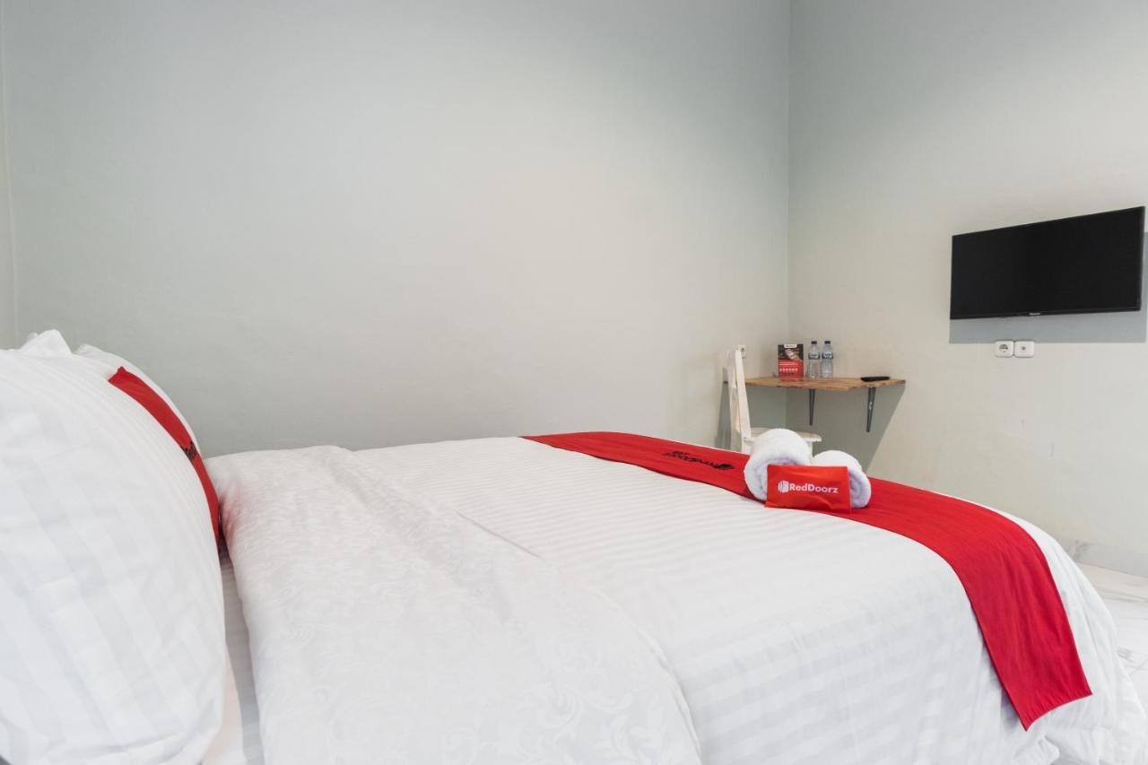 Reddoorz Plus Near Rs Usu Medan 2 Ngoại thất bức ảnh