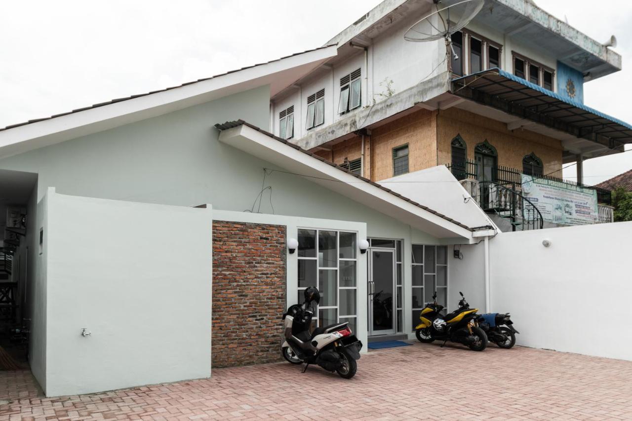 Reddoorz Plus Near Rs Usu Medan 2 Ngoại thất bức ảnh