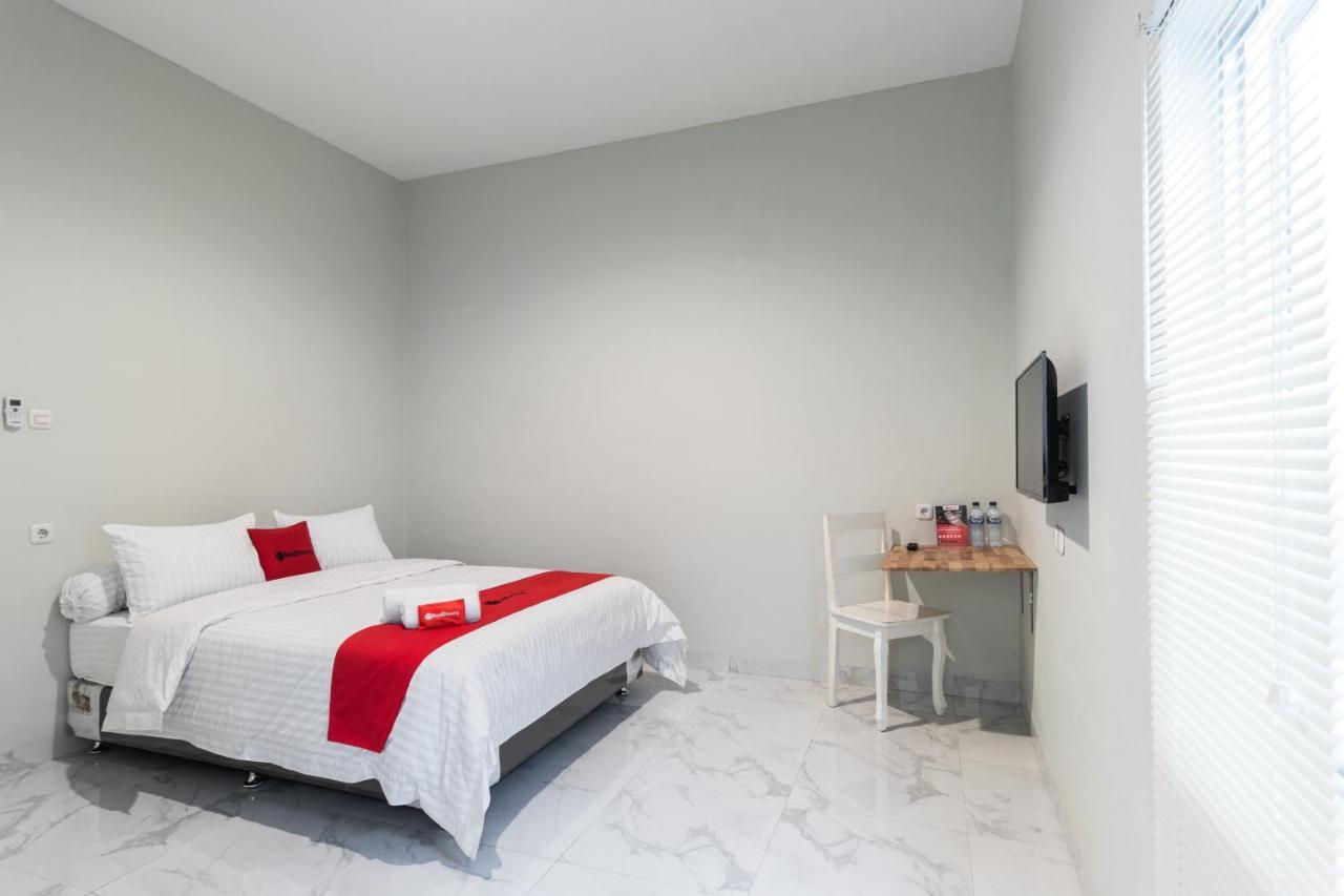 Reddoorz Plus Near Rs Usu Medan 2 Ngoại thất bức ảnh