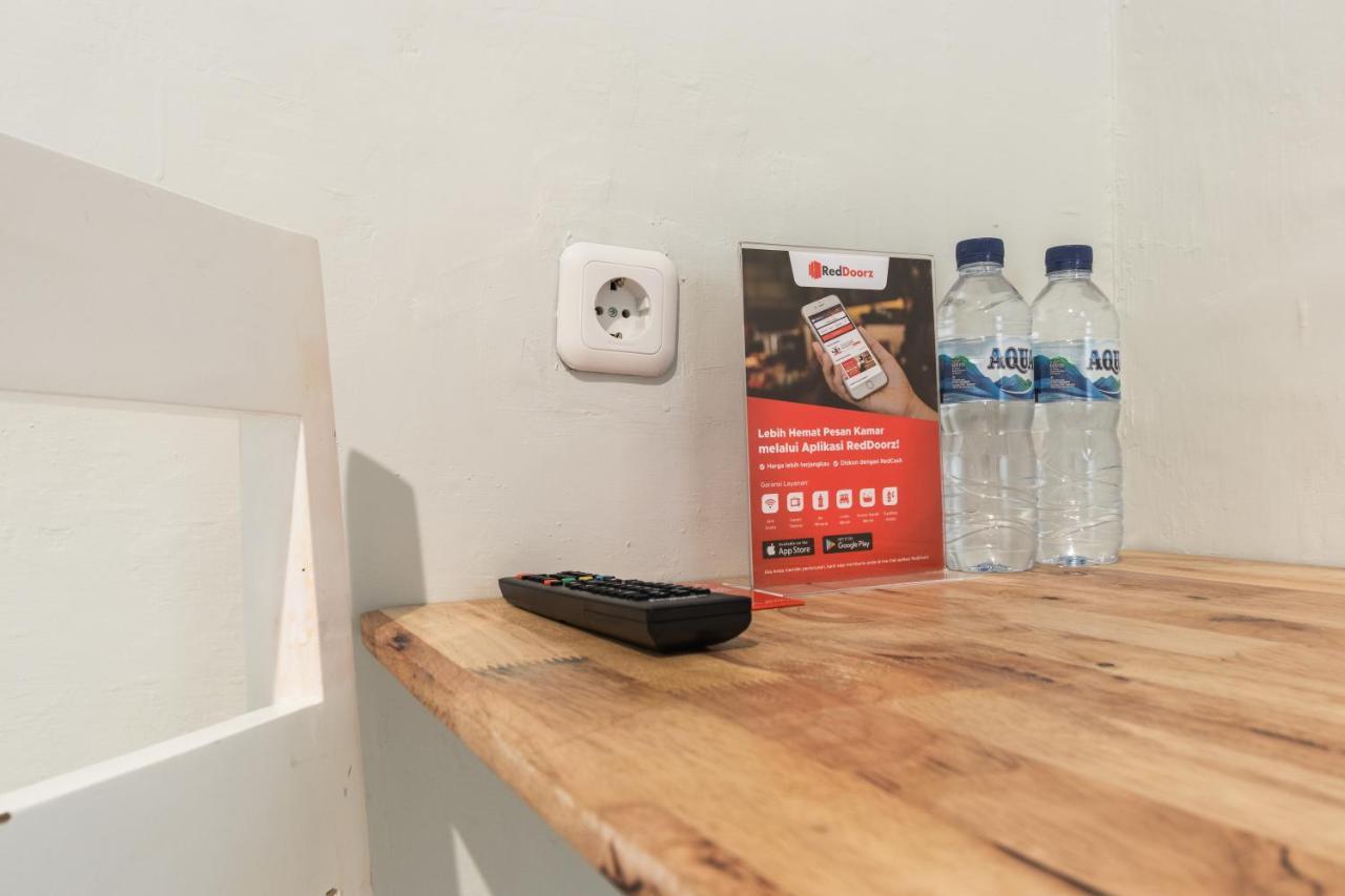 Reddoorz Plus Near Rs Usu Medan 2 Ngoại thất bức ảnh