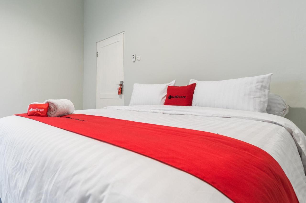 Reddoorz Plus Near Rs Usu Medan 2 Ngoại thất bức ảnh