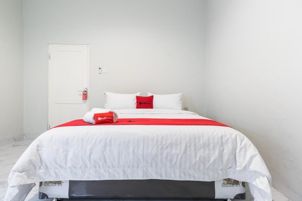 Reddoorz Plus Near Rs Usu Medan 2 Ngoại thất bức ảnh