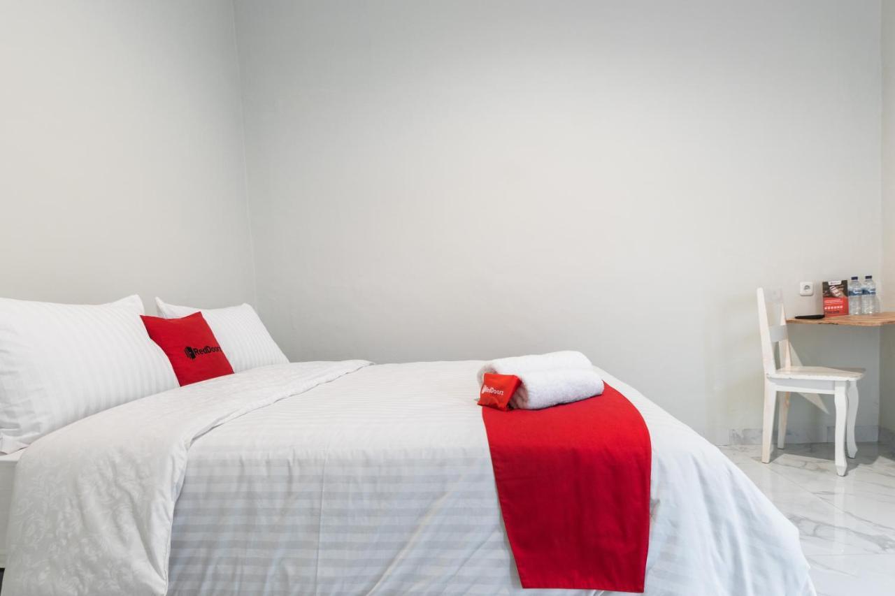 Reddoorz Plus Near Rs Usu Medan 2 Ngoại thất bức ảnh